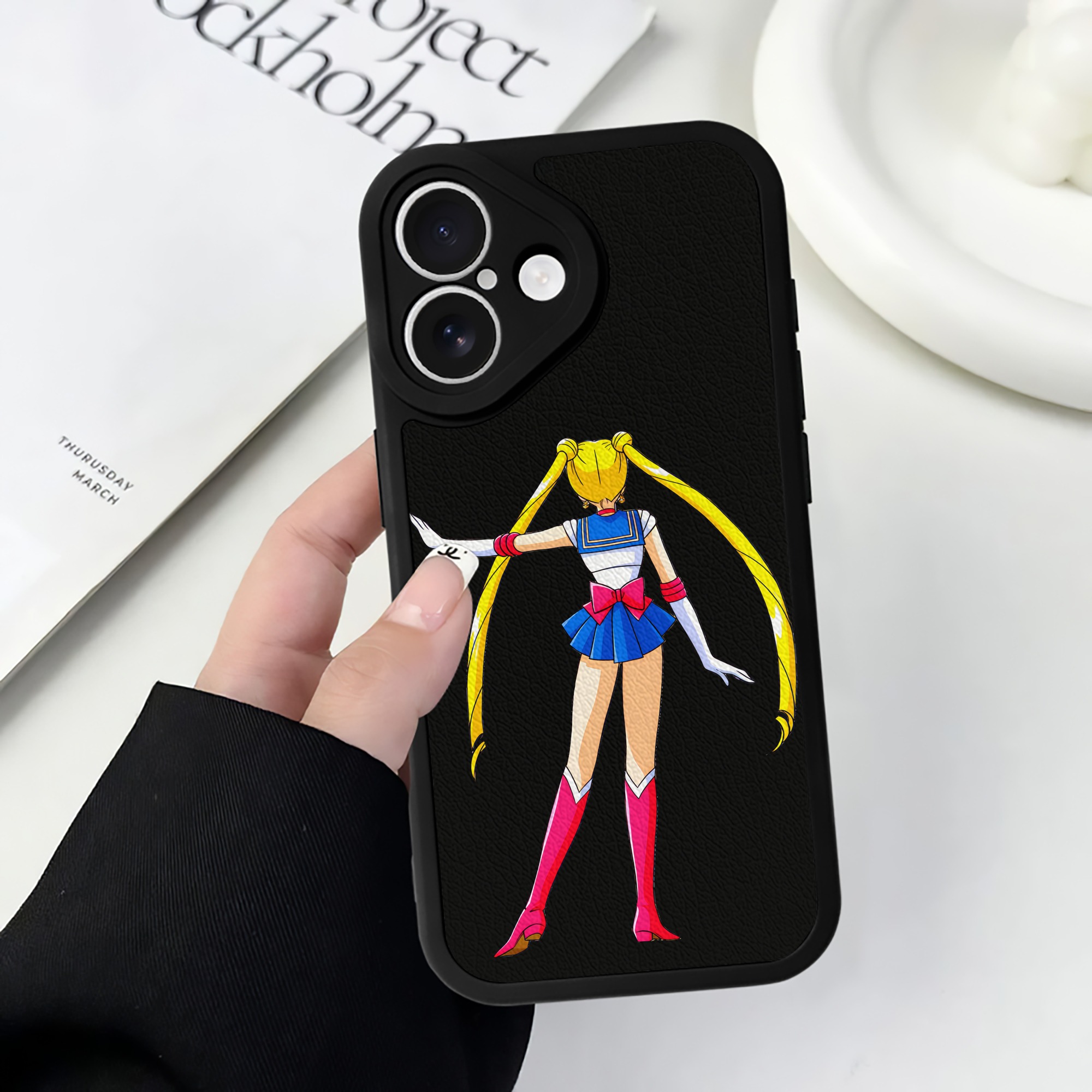 （画像用） 美少女戦士セーラームーン 月野 うさぎ つきの うさぎ Sailor Moon Tsukino Usagi 【iPhone 16シリーズ対応】シリコンスマホケース（レザー調） 材質：シリコン